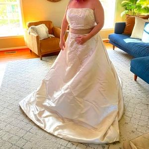 One of a kinda David's bridal vintaged line ..